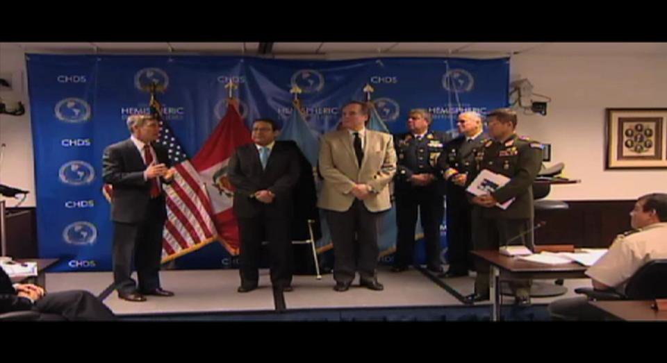 Minister of Defense of Peru unveiled a portrait of Tupac Amaru II, a gift to CHDS